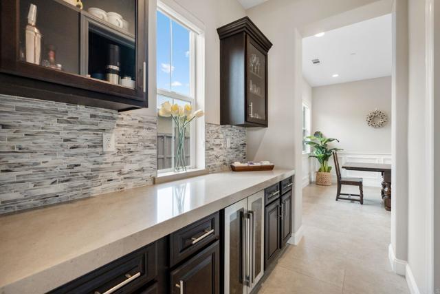 956 Urania Avenue, Encinitas CA: https://media.crmls.org/mediaz/15e9742e-4479-4dfd-bd14-e46bbd70e860.jpg