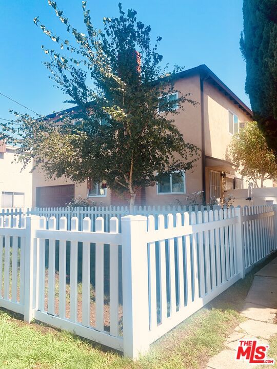 5226 Wilkinson Avenue #4