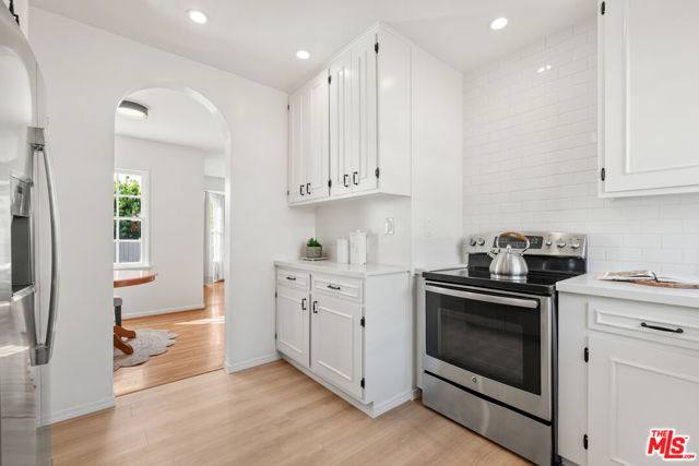 4101 Coolidge Avenue, Los Angeles CA: https://media.crmls.org/mediaz/15e9fe9d-da05-4b68-a89f-3a84852a486a.jpg