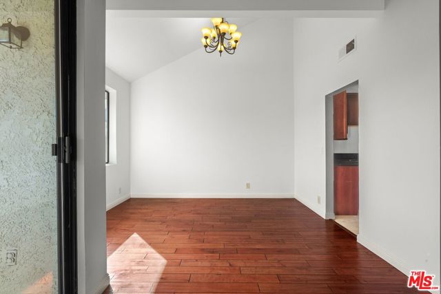 4542 Coldwater Canyon Avenue, 14 photo 5