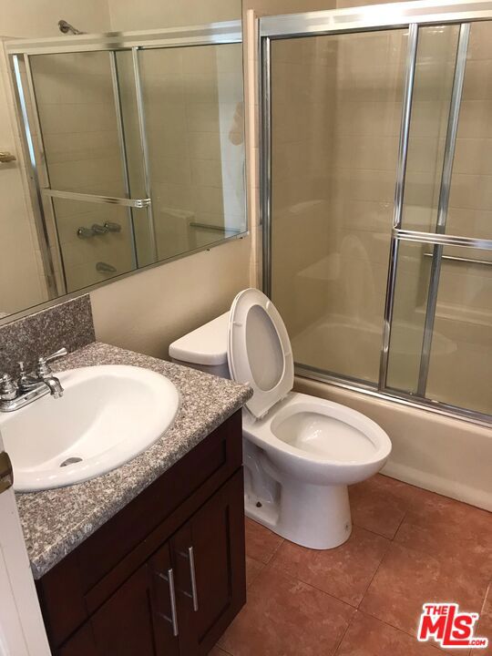 1652 COLBY Avenue, Los Angeles CA: https://media.crmls.org/mediaz/15ea8e2a-1e03-4b8f-993a-27b9196f3d9a.jpg