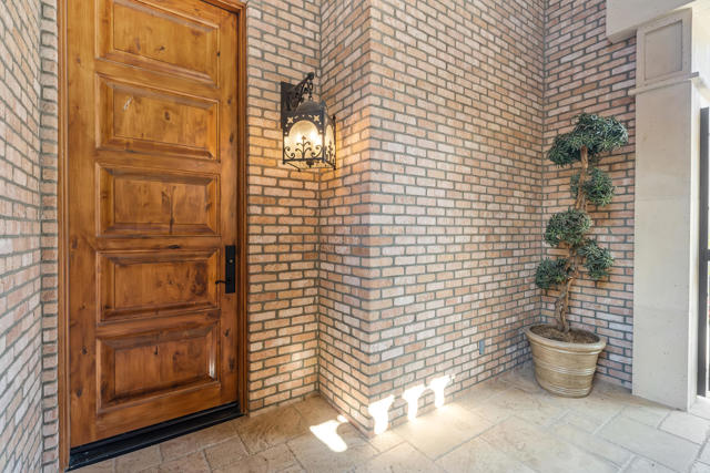 31 Hillcrest Drive, Rancho Mirage CA: https://media.crmls.org/mediaz/15eae7c8-8829-4cc7-92d9-55ee817c7a4e.jpg