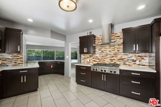6616 Wooster Avenue, Los Angeles CA: https://media.crmls.org/mediaz/15eaf82c-fb45-46c5-8b3d-5f303fa875e6.jpg