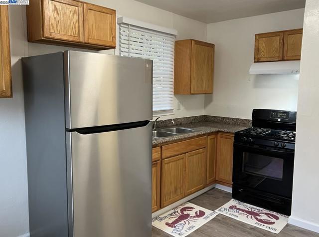 1317 83Rd Ave, Oakland CA: https://media.crmls.org/mediaz/15eb7a5b-04fc-4e9f-b51e-0c5274f53abf.jpg