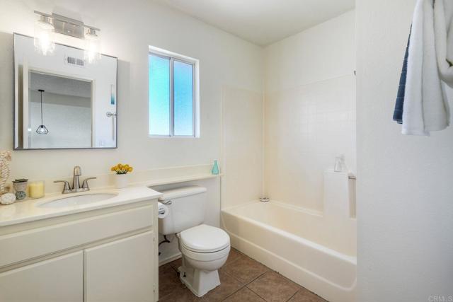 Detail Gallery Image 18 of 39 For 5349 Gooseberry Way, Oceanside,  CA 92057 - 3 Beds | 2/1 Baths