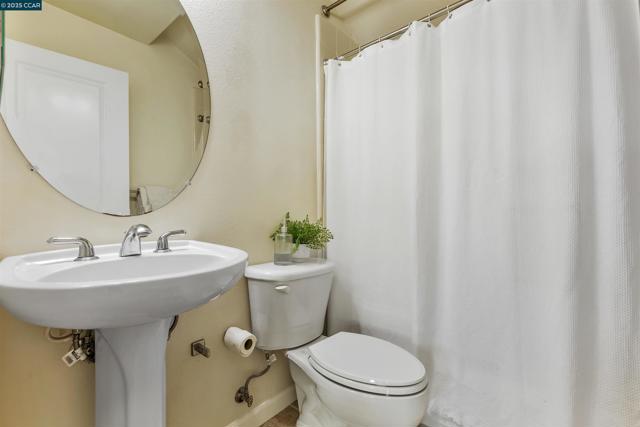 3744 Whitworth Dr, Dublin CA: https://media.crmls.org/mediaz/15ec1a06-71eb-4b52-9fb2-7157689b9d75.jpg