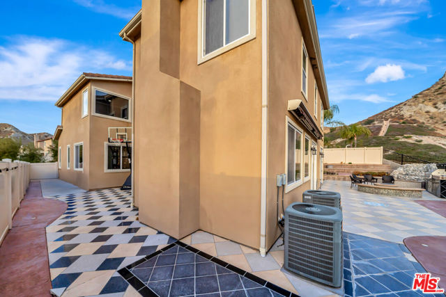 15624 Derrico Lane, Canyon Country CA: https://media.crmls.org/mediaz/15ecd02a-57f3-4764-b4f2-29519bc66aa3.jpg