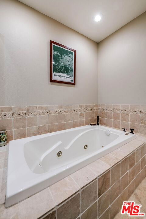 5731 Topanga Canyon Boulevard, Woodland Hills CA: https://media.crmls.org/mediaz/15ed037b-a33b-4b58-8390-2aa73522ac50.jpg