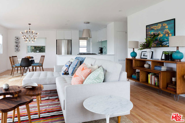 3118 21ST Street, Santa Monica CA: https://media.crmls.org/mediaz/15ed1528-2b3d-4747-ac8c-42f7338b6887.jpg