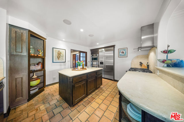6615 Emmet Terrace, Los Angeles CA: https://media.crmls.org/mediaz/15ed7225-1649-42ba-8176-f3f8a2bb530f.jpg