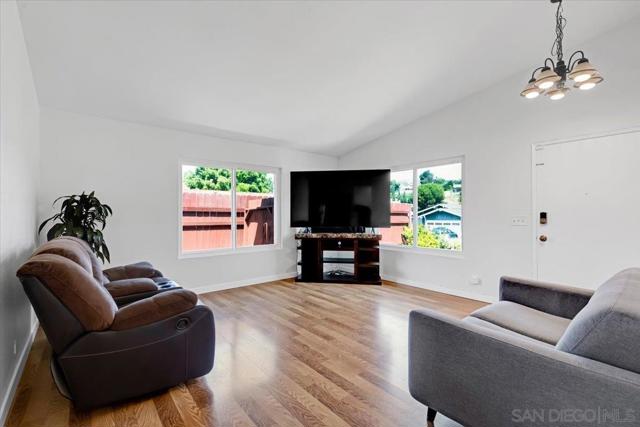 1468 Leaf Ter, San Diego CA: https://media.crmls.org/mediaz/15eee125-37d5-4e25-b6f4-172906192e07.jpg