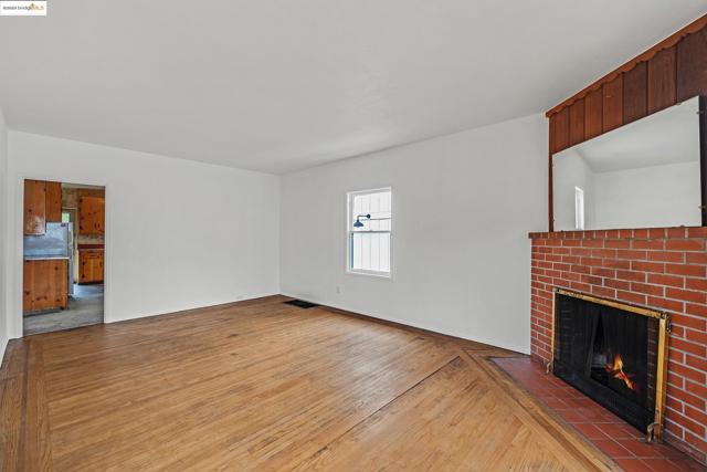 Image 5 of 31 For 532 Talbot Ave