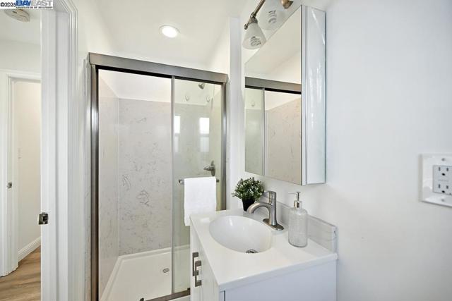 3419 Del Valle Cir, San Leandro CA: https://media.crmls.org/mediaz/15efc59e-ca10-4899-89d0-41c1876b8e74.jpg