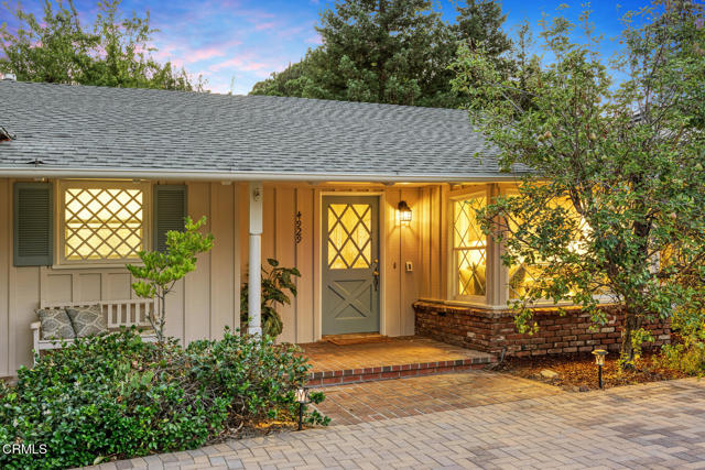 4929 Oakwood Avenue, La Canada Flintridge CA: https://media.crmls.org/mediaz/15f0a522-b716-4c7c-a8e2-30789fa00d48.jpg