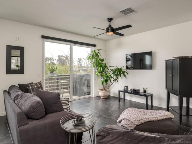 2563 State St, Carlsbad CA: https://media.crmls.org/mediaz/15f10a2a-f2e8-4546-b6b3-3ecef47e5254.jpg