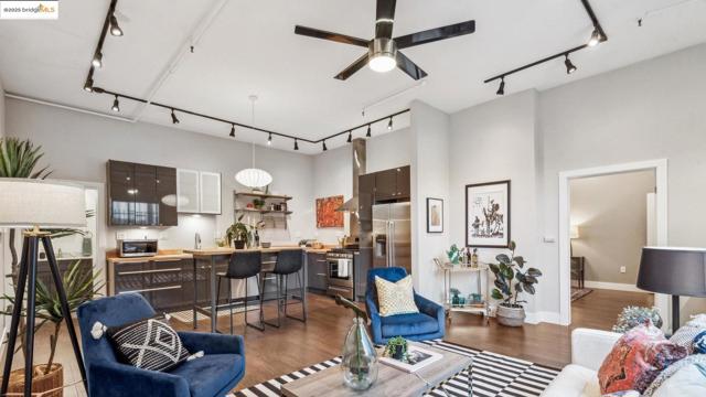 958 28th ST, Oakland CA: https://media.crmls.org/mediaz/15f115bb-9341-468c-bd65-66806301e3a8.jpg