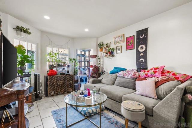 2832 34 K St, San Diego CA: https://media.crmls.org/mediaz/15f1749d-2819-4296-8367-bbddbfbefe32.jpg