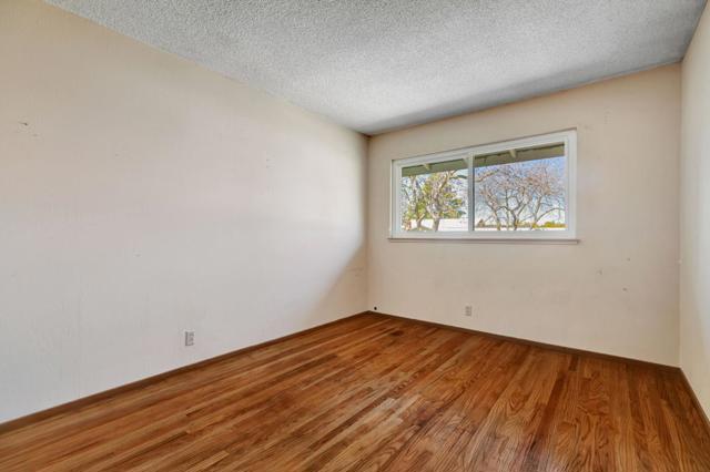 1006 W Knickerbocker Drive, Sunnyvale CA: https://media.crmls.org/mediaz/15f1929c-c022-4f59-8f18-1e02bca8f8f3.jpg