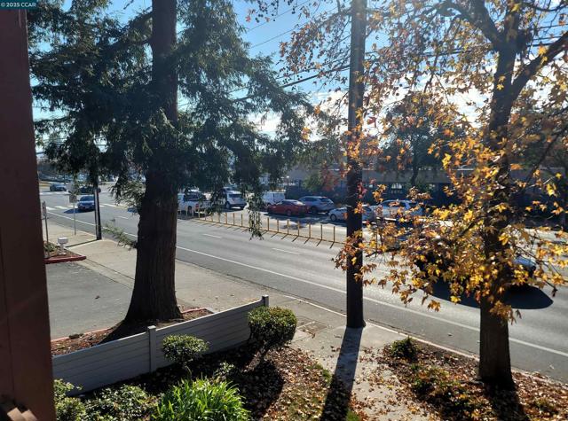 810 Oak Grove Rd, Concord CA: https://media.crmls.org/mediaz/15f1e24f-aa4b-4d07-975c-ed2f6d0f9e99.jpg