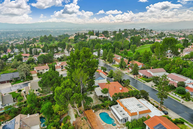 11820 Doral Avenue, Porter Ranch CA: https://media.crmls.org/mediaz/15f24c4a-fcf5-4e1b-a807-cbc97601b46c.jpg