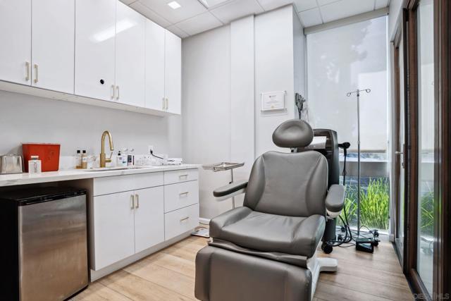 11189 Sorrento Valley Rd, San Diego CA: https://media.crmls.org/mediaz/15f303ce-b877-46cc-aaeb-2ce60c3a56b8.jpg