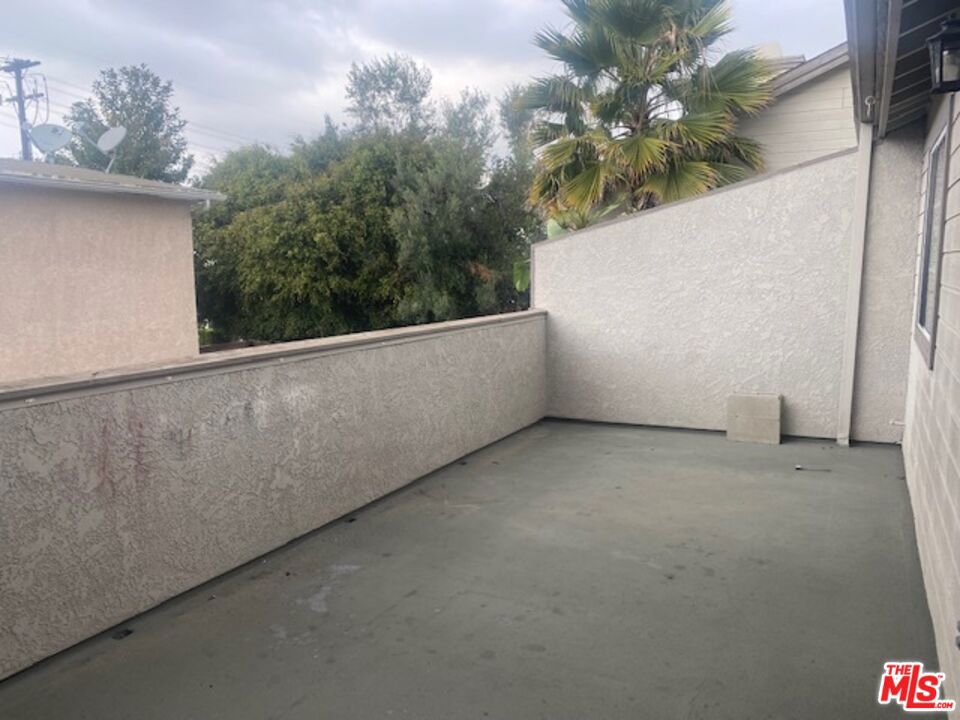 https://media.crmls.org/mediaz/15f34222-01a5-438f-893d-139f93b251f6.jpg?preset=X-Large