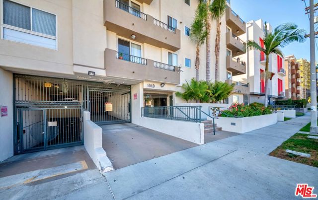 1049 Hobart Boulevard, Los Angeles, California 90006, 2 Bedrooms Bedrooms, ,2 BathroomsBathrooms,Condominium,For Sale,Hobart,24407003