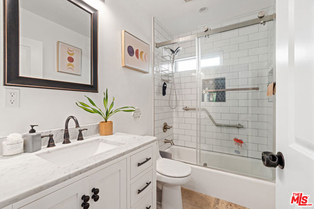 5040 W Slauson Avenue, Los Angeles CA: https://media.crmls.org/mediaz/15f3c676-72f6-4444-a8e1-6e7f46bf945a.jpg