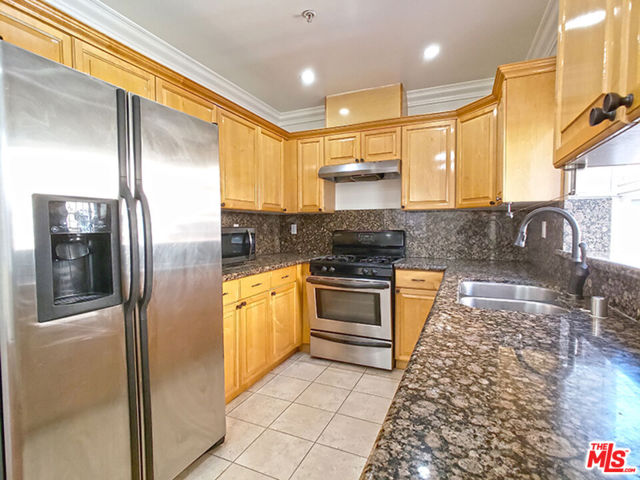 821 S Gramercy Place, Los Angeles CA: https://media.crmls.org/mediaz/15f42eeb-3c66-4742-94e8-62b6e74ab7ed.jpg