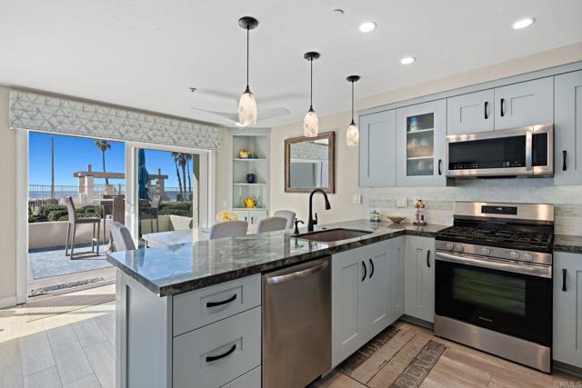 Detail Gallery Image 1 of 25 For 600 N the Strand #25,  Oceanside,  CA 92054 - 2 Beds | 2 Baths