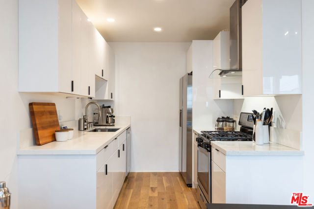 536 N Orlando Avenue, West Hollywood CA: https://media.crmls.org/mediaz/15f70454-bd83-4273-acbe-b68d1df0540c.jpg
