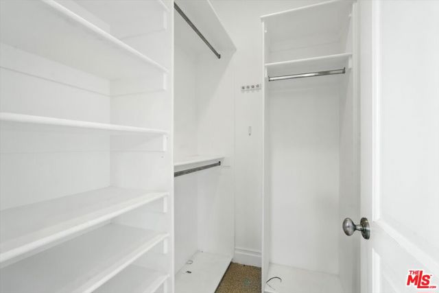 3200 Elm Avenue, Manhattan Beach CA: https://media.crmls.org/mediaz/15f76e21-af21-4ef3-bf34-a4ecbe0eef1a.jpg