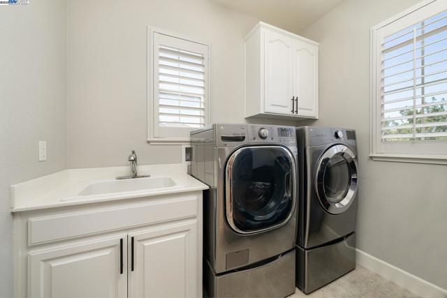 Image 26 of 42 For 122 Center Ct