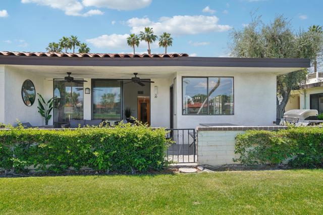 10 Padron Way, Rancho Mirage CA: https://media.crmls.org/mediaz/15f87e63-d798-4c69-be33-3be3d40679fe.jpg
