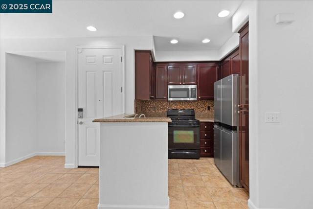 1582 Chandler St, Oakland CA: https://media.crmls.org/mediaz/15f881a6-6b42-47ea-8249-6c56700b8c34.jpg