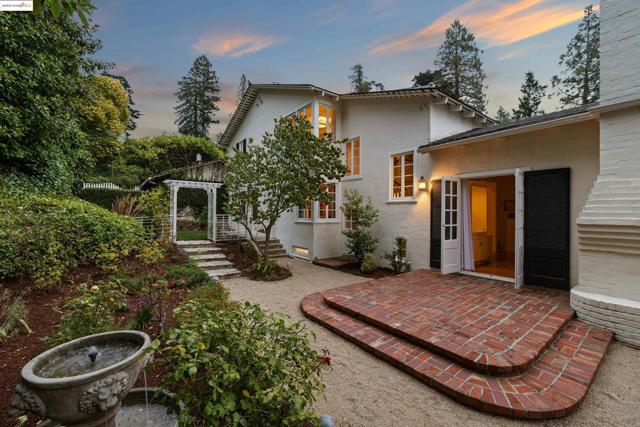 5701 La Salle Ave, Oakland CA: https://media.crmls.org/mediaz/15f8b0dc-f04f-4907-93c2-da8388fded72.jpg