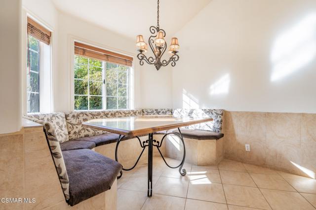 637 Brademas Court, Simi Valley CA: https://media.crmls.org/mediaz/15f8f313-bea7-4e03-a28f-c7bbe7830dae.jpg