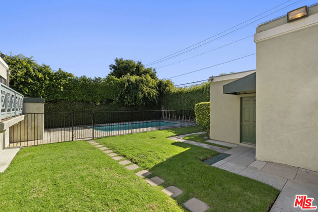 803 N Rexford Drive, Beverly Hills CA: https://media.crmls.org/mediaz/15f94852-176b-4749-8779-93665fec7f84.jpg