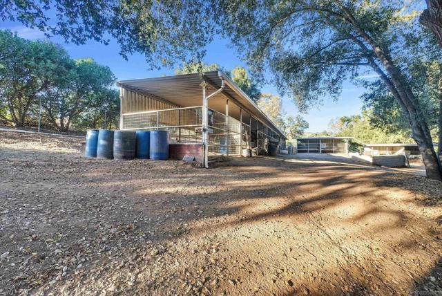 45455 Lorenz Ln, Temecula CA: https://media.crmls.org/mediaz/15f96912-1ab1-4fdc-a2bc-6d6edd385eae.jpg