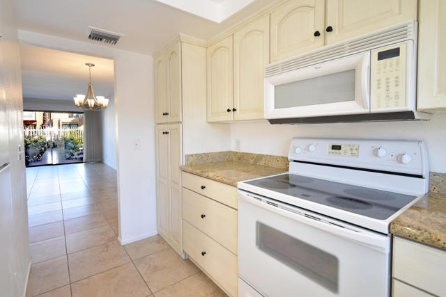 2217 Los Patos Drive, Palm Springs CA: https://media.crmls.org/mediaz/15f980ca-71de-4ec1-b0aa-41d2c028727e.jpg
