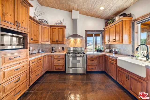 13750 Cuyama Highway, Cuyama CA: https://media.crmls.org/mediaz/15f99a04-0fe6-46fa-9b38-49a8d12475d1.jpg