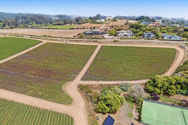 390 Heather Point Lane, Watsonville CA: https://media.crmls.org/mediaz/15f9cfc8-786f-4691-9c49-5f4a3711f5cf.jpg
