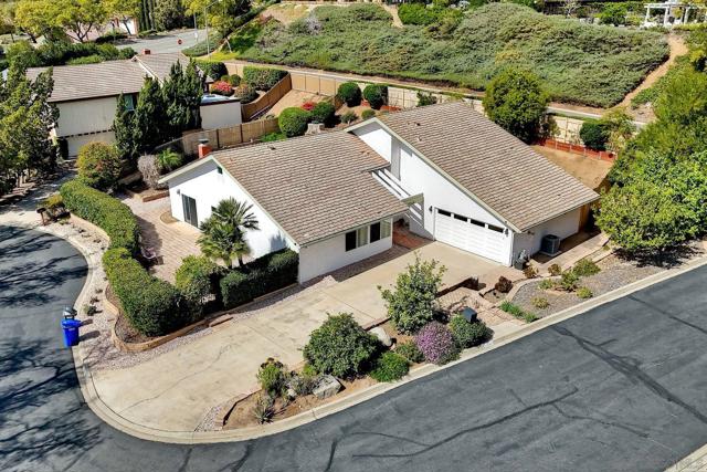 17240 Cuvee Ct, Poway CA: https://media.crmls.org/mediaz/15f9f89b-282a-4887-8f00-676e1ae9e84e.jpg