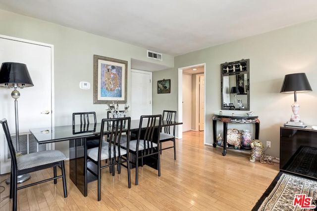 4140 Warner, Toluca Lake CA: https://media.crmls.org/mediaz/15fa2bb4-6f96-4ca6-ac53-3a2781673eaf.jpg