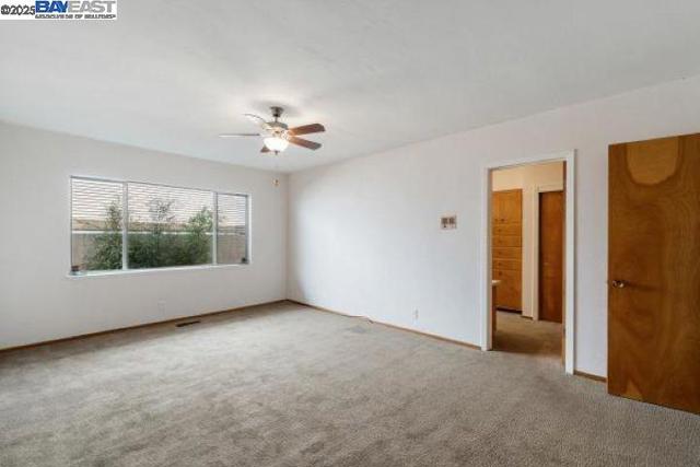 4120 Rhoda Ave, Oakland CA: https://media.crmls.org/mediaz/15fac621-0db8-4ec3-b14f-78a6c98ac66a.jpg