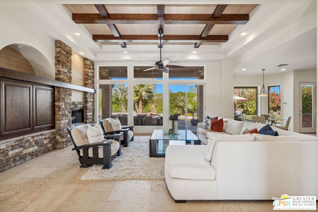2 Varsity Circle, Rancho Mirage CA: https://media.crmls.org/mediaz/15fbf2da-955f-4bba-9774-798012402fc8.jpg