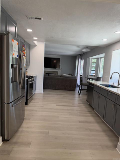 Detail Gallery Image 3 of 16 For 10221 Greenleaf Rd, Spring Valley,  CA 91977 - 4 Beds | 3 Baths