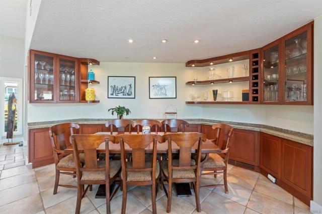 17924 Saint Andrews Dr, Poway CA: https://media.crmls.org/mediaz/15fc3518-810a-48fd-a073-7c994434f2d6.jpg