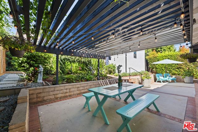 1517 Glendon Avenue, Los Angeles CA: https://media.crmls.org/mediaz/15fcf33a-2faa-4166-9c52-221e2e9964e2.jpg
