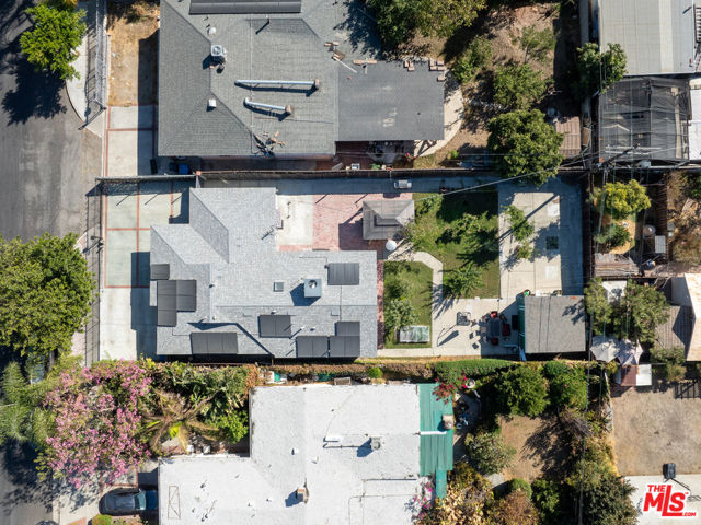 7427 Cleon Avenue, Sun Valley CA: https://media.crmls.org/mediaz/15fd3b48-0101-47b2-9ac1-19e7073fc5ba.jpg